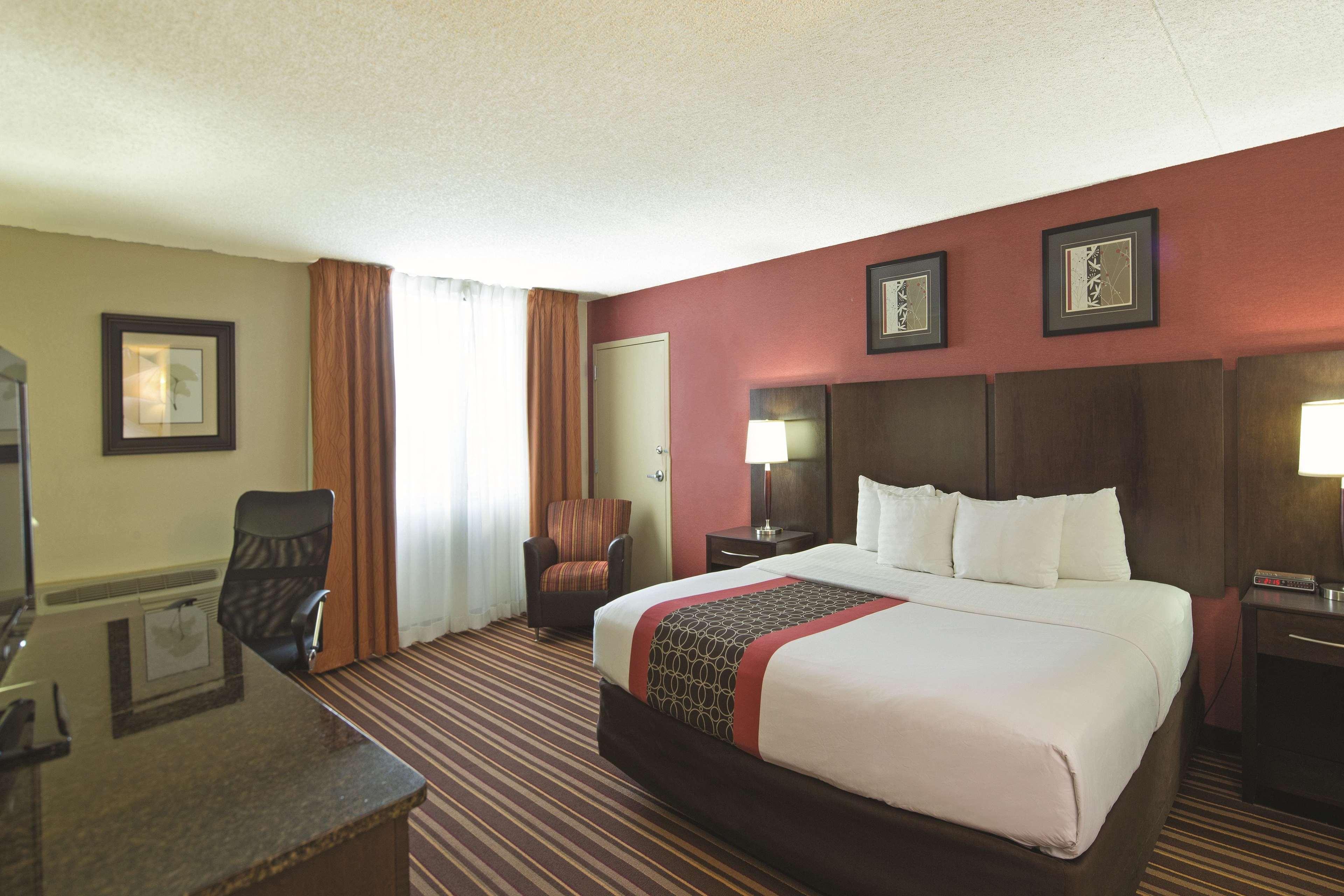 La Quinta By Wyndham Salisbury Hotel Exterior photo