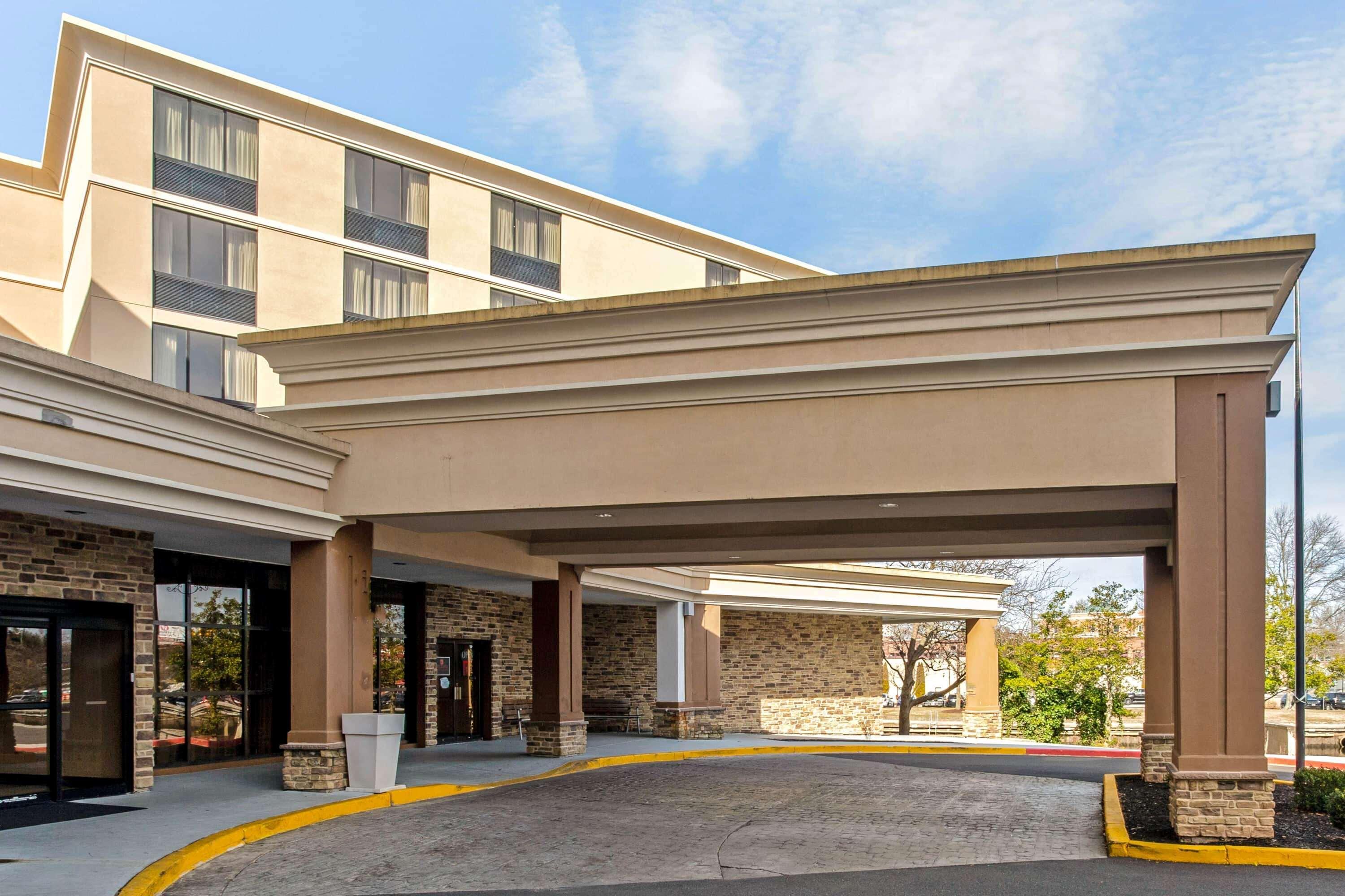 La Quinta By Wyndham Salisbury Hotel Exterior photo